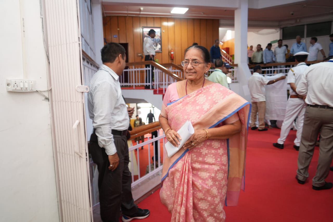 Savita Kapoor addressing a public meeting