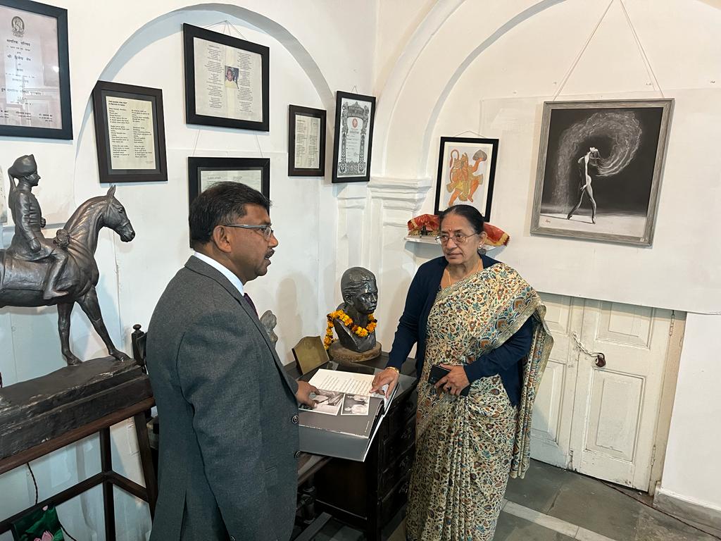 Savita Kapoor visiting a local market